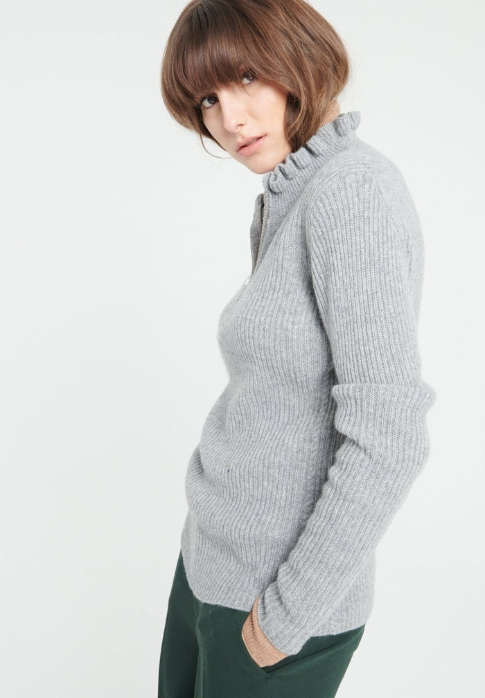 MIA 4 Pull col falbala zippé en cachemire à mailles côtelées gris clair