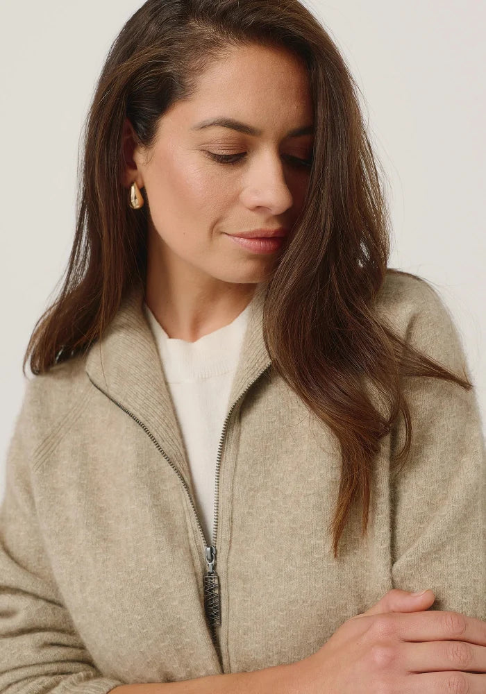 Possum and Merino

100300 Arianne Jacket - The Arianne is that everyday jacket you'll reach for all the time. Paired with jeans or chinos, it has a smart casual look and an interesting textural knit. Topped off with pockets and a stylish Merinomink zip pull, it's designed to keep you warm without weighing you down. Classic fit.&nbsp;

Made in New Zealand from an exclusive Merinomink blend of 50% ZQ Merino, 40% Brushtail possum and 10% Mulberry silk.