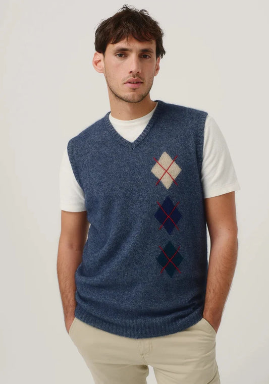 Possum and Merino

100307 Palmer Vest - This classic pullover vest features argyle detailing with hand-stitched cross detail. Team it with a shirt or merino layer to dress it up or down for the office or a day on the green. A classic fit

Made in New Zealand from an exclusive Merinomink blend of 50% ZQ Merino, 40% Brushtail possum and 10% Mulberry silk.