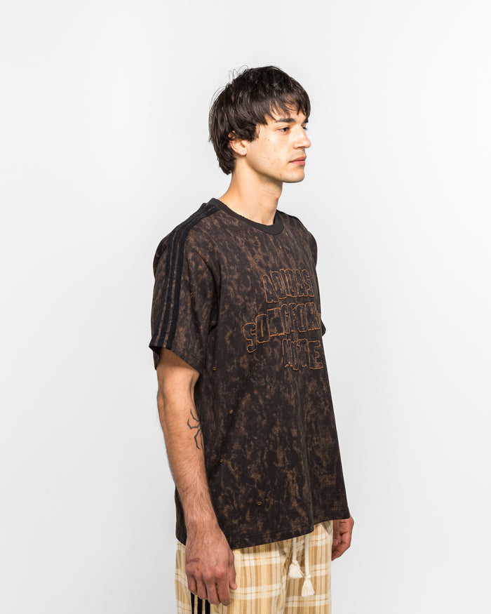 Adi006 SS Tee x SFTM - Black/Wild Brown