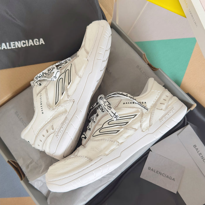 Balenciaga Hamptons Worn-Out White