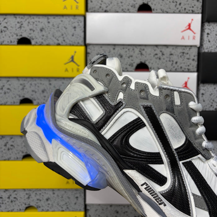Balenciaga Runner Led 7.5 Grey Black White