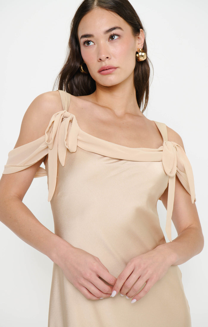 badge_model-wears-size-s