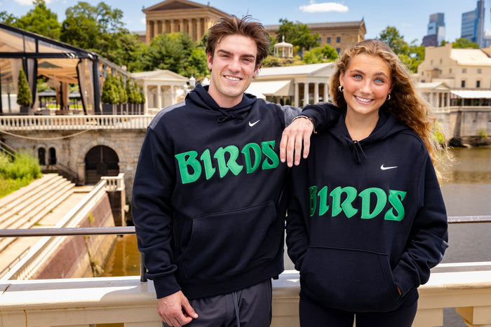 Black Retro Nike Hoodie with Sewn-On BIRDS