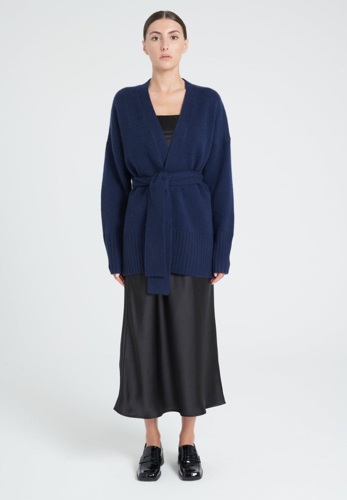 ZAYA 8 Cardigan ceinturé en cachemire 8 fils bleu marine