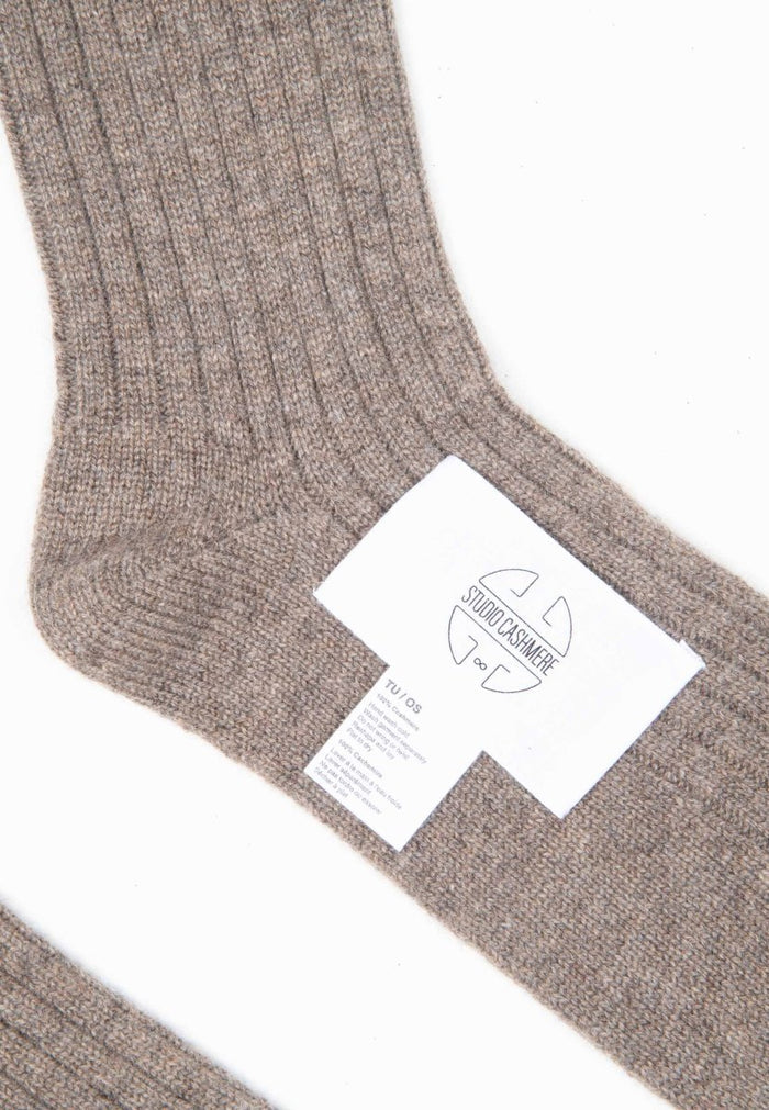 UNI 13 Chausettes en côte traditionnelle 4 fils en cachemire taupe