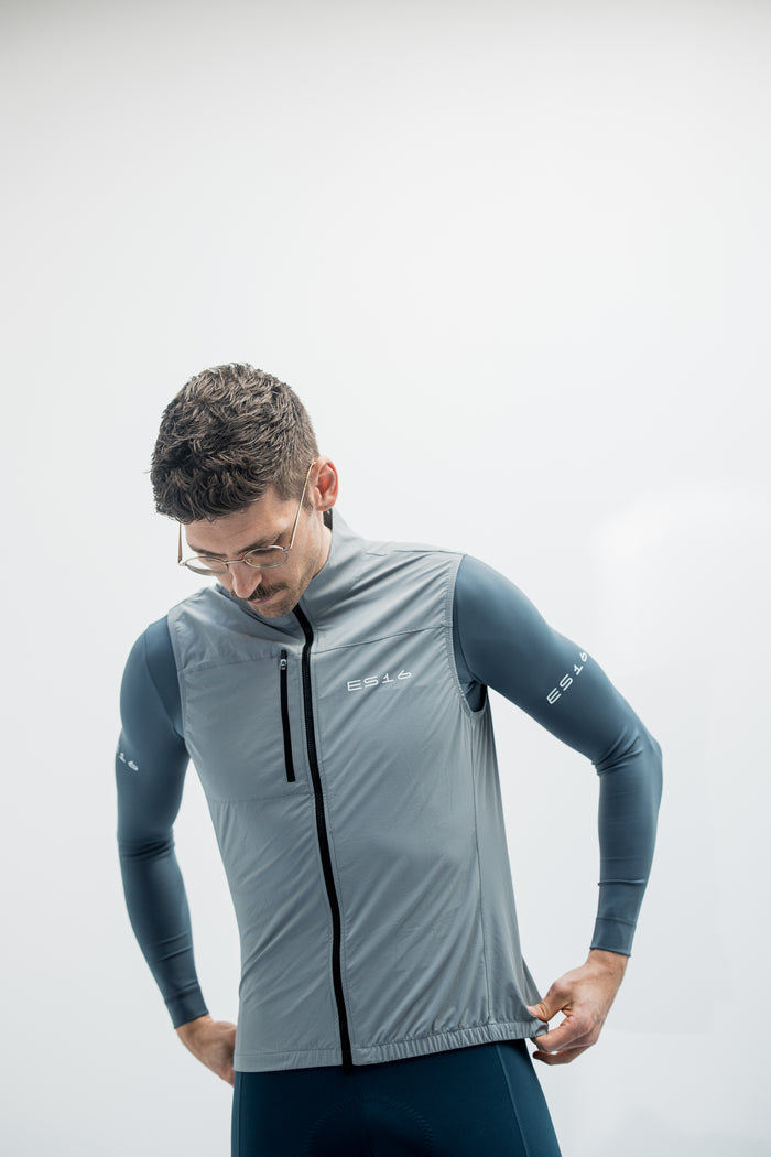 ES16 Supreme Vindvest Grey