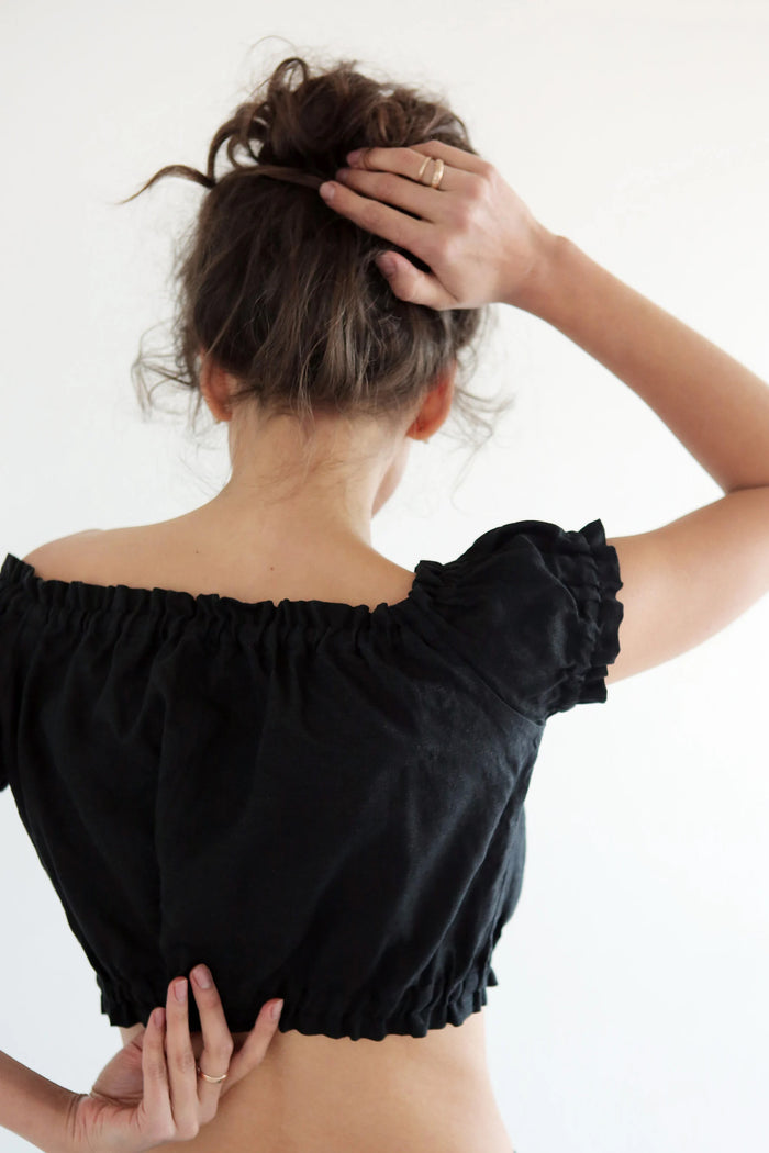OFF-THE-SHOULDER CROP TOP CALLA IN BLACK