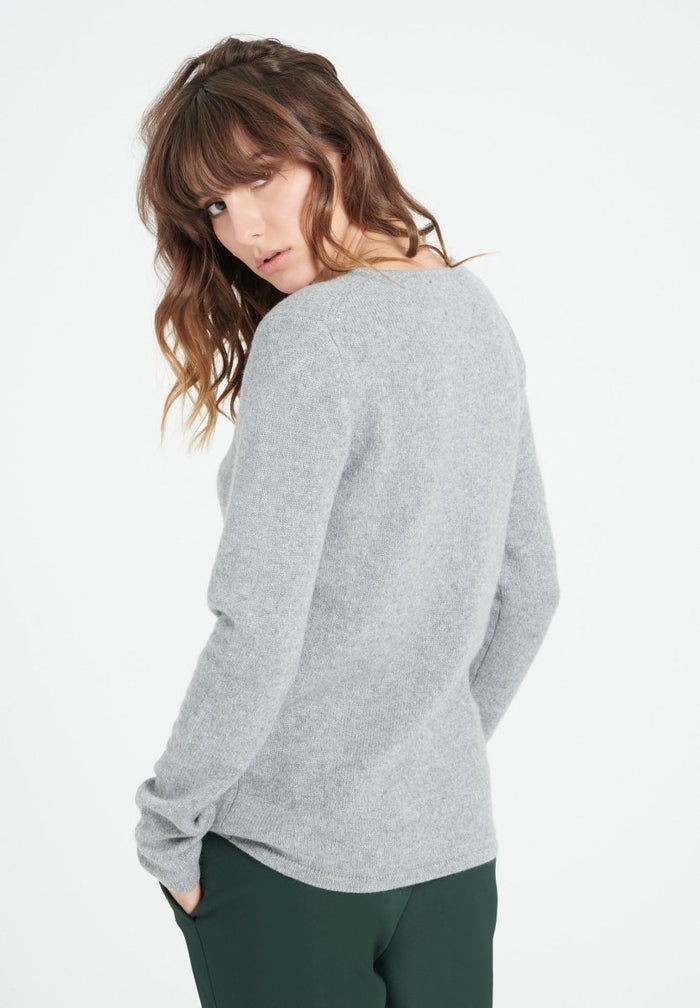 LILLY 18 Pull col bateau en cachemire 4 fils gris clair