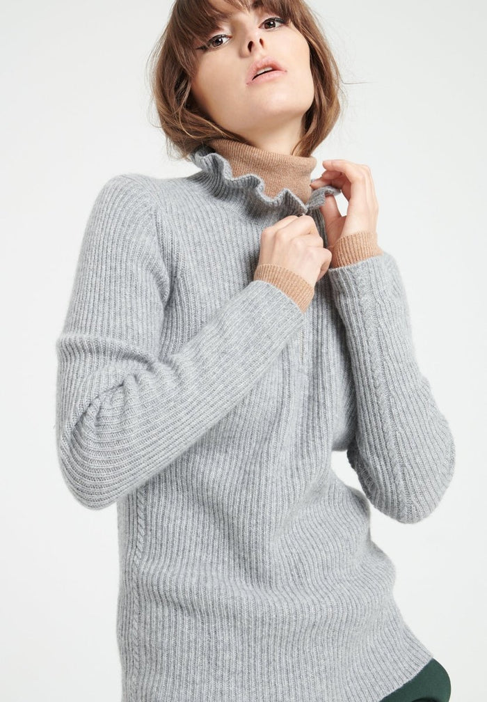 MIA 4 Pull col falbala zippé en cachemire à mailles côtelées gris clair