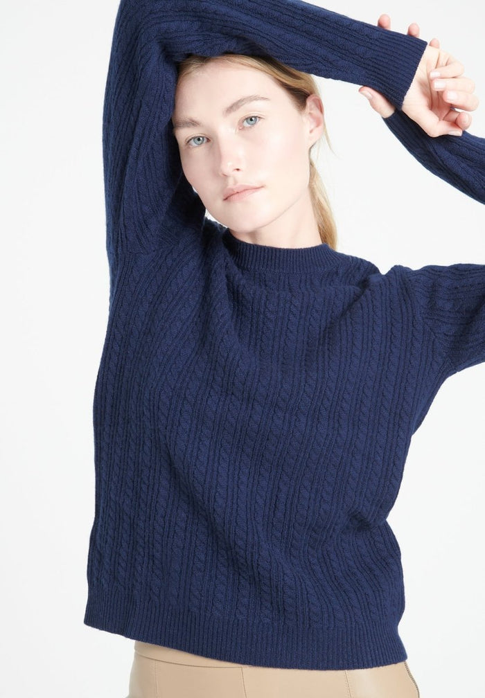 LILLY 29 Pull col rond en cachemire à mailles torsadées 4 fils bleu marine