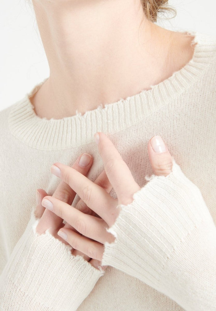 MIA 17 Pull col rond en cachemire avec finitions ciselées blanc écru