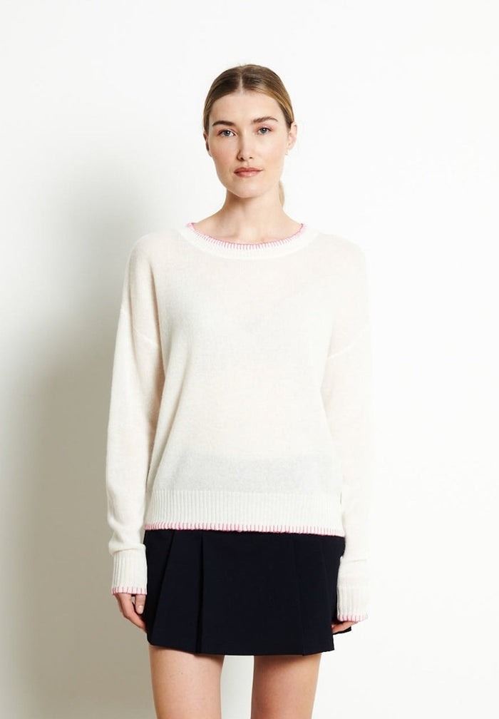 RIA 15 Pull col rond oversize avec couture apparente en cachemire blanc écru