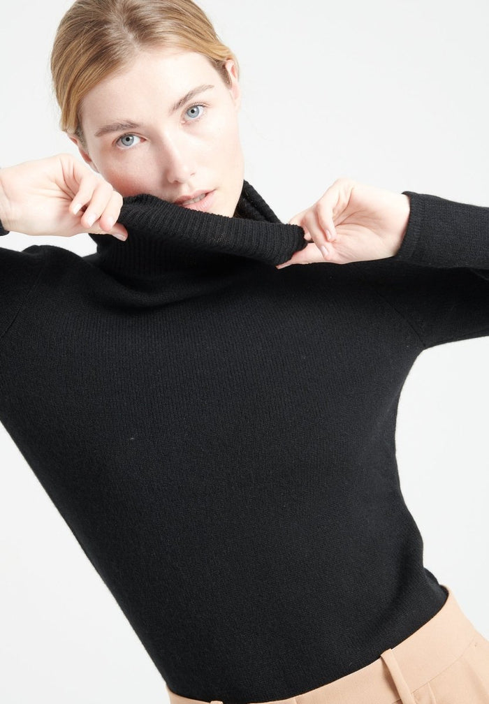 LILLY 19 Pull col roulé en cachemire 4 fils noir