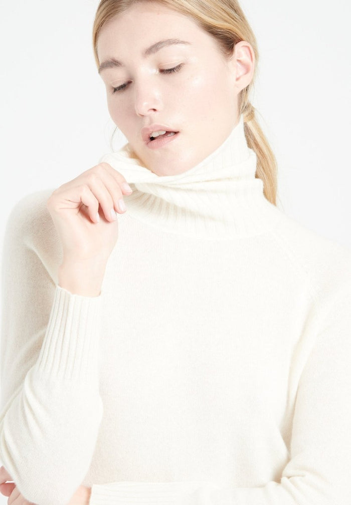 LILLY 22 Pull col roulé en cachemire à manches raglan blanc écru