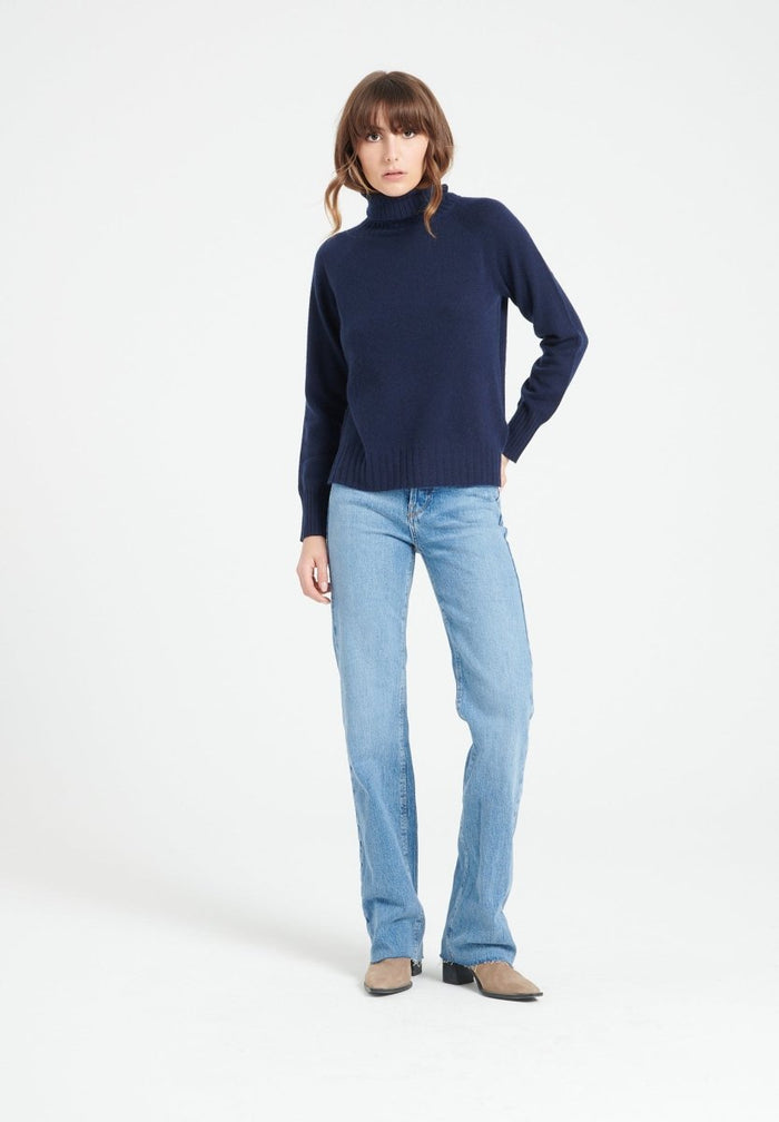 LILLY 22 Pull col roulé en cachemire à manches raglan bleu marine