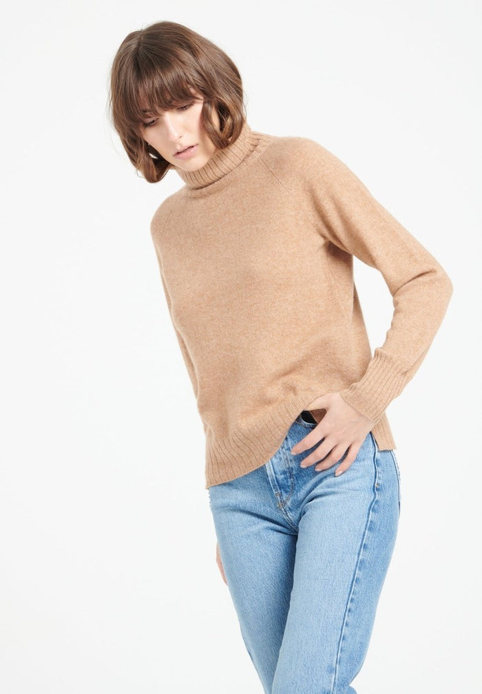 LILLY 22 Pull col roulé en cachemire à manches raglan camel