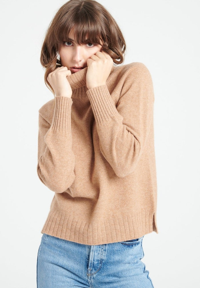 LILLY 22 Pull col roulé en cachemire à manches raglan camel