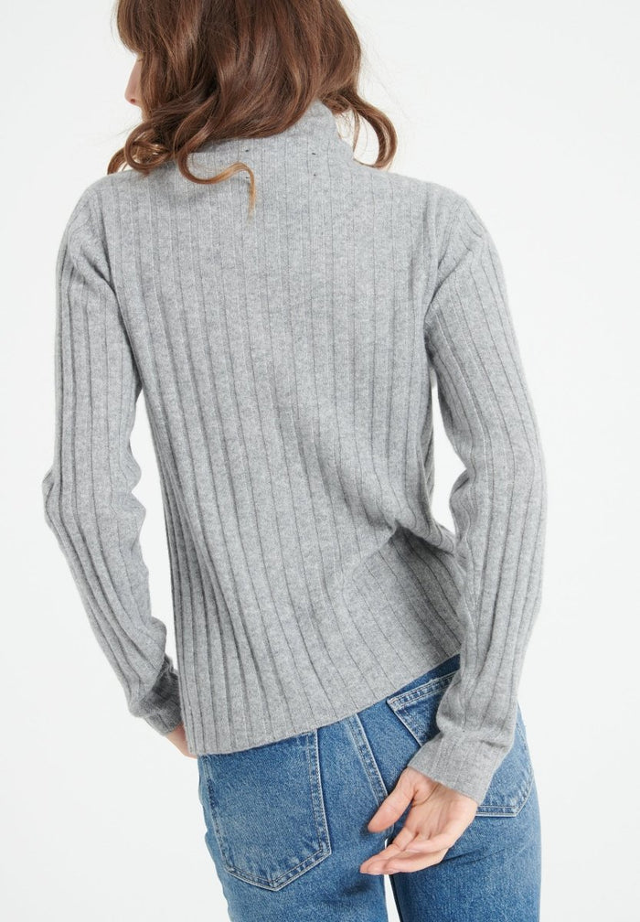 LILLY 15 Pull col roulé en cachemire en côtes traditionnelles gris clair