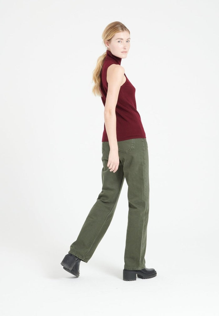 LILLY 13 Pull col roulé sans manches en cachemire rouge bordeau