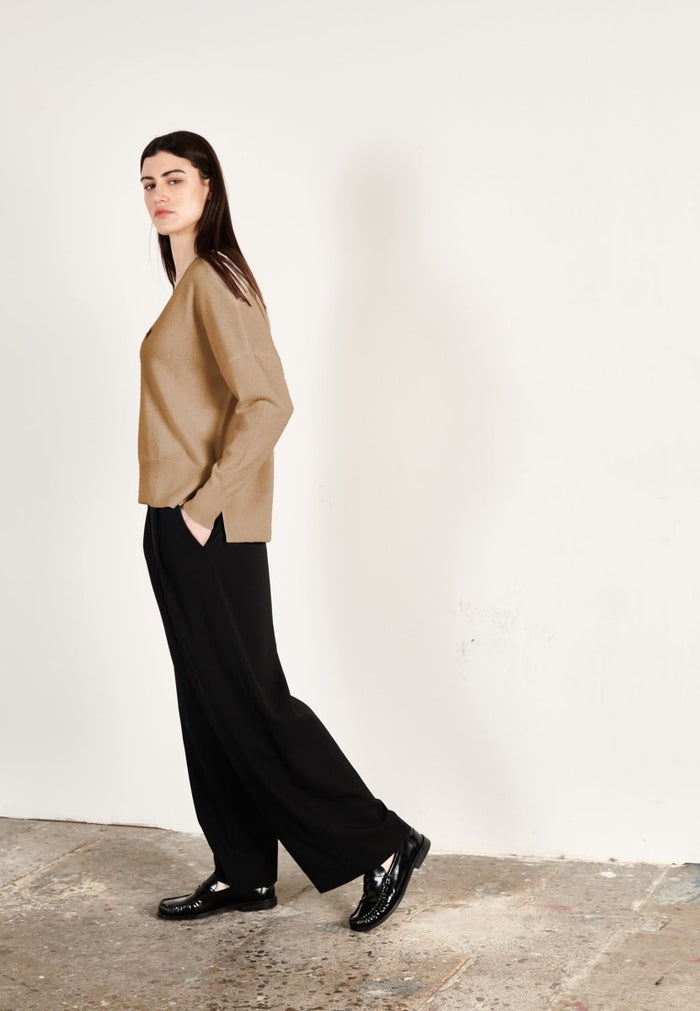 Pull col V cachemire beige foncé femme - HANA 1