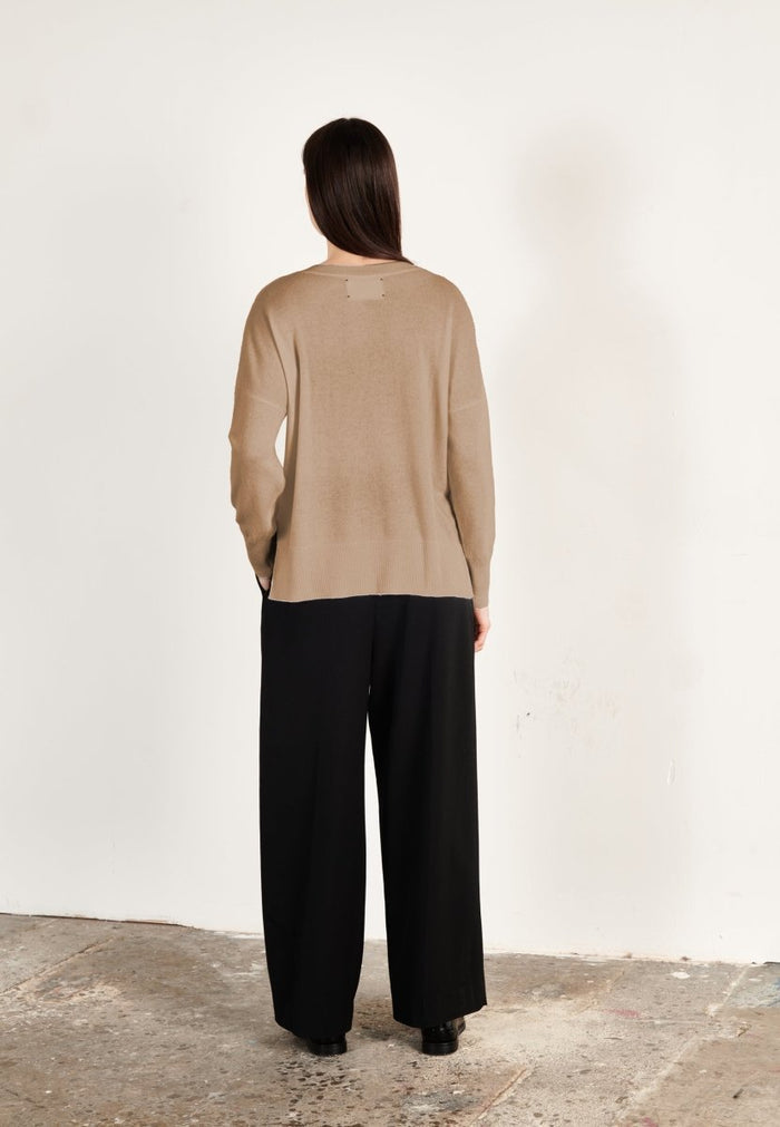 Pull col V cachemire beige foncé femme - HANA 1