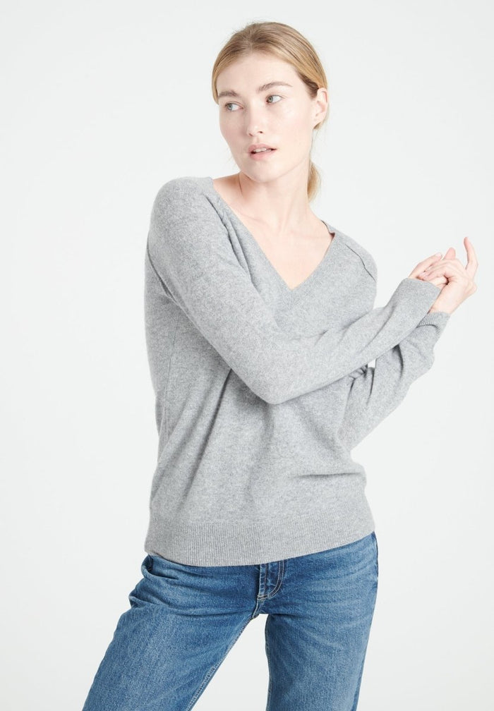 LILLY 6 Pull col V en cachemire ample gris clair