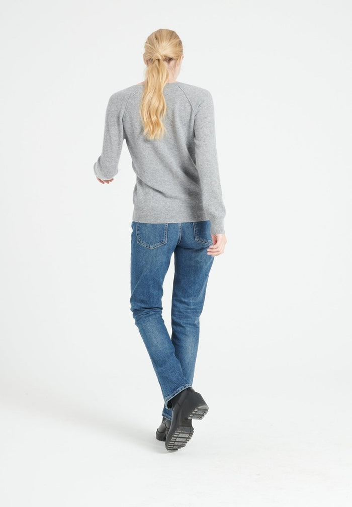 LILLY 6 Pull col V en cachemire ample gris clair