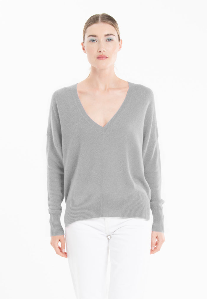 Pull col V femme en cachemire gris clair - RIA 3