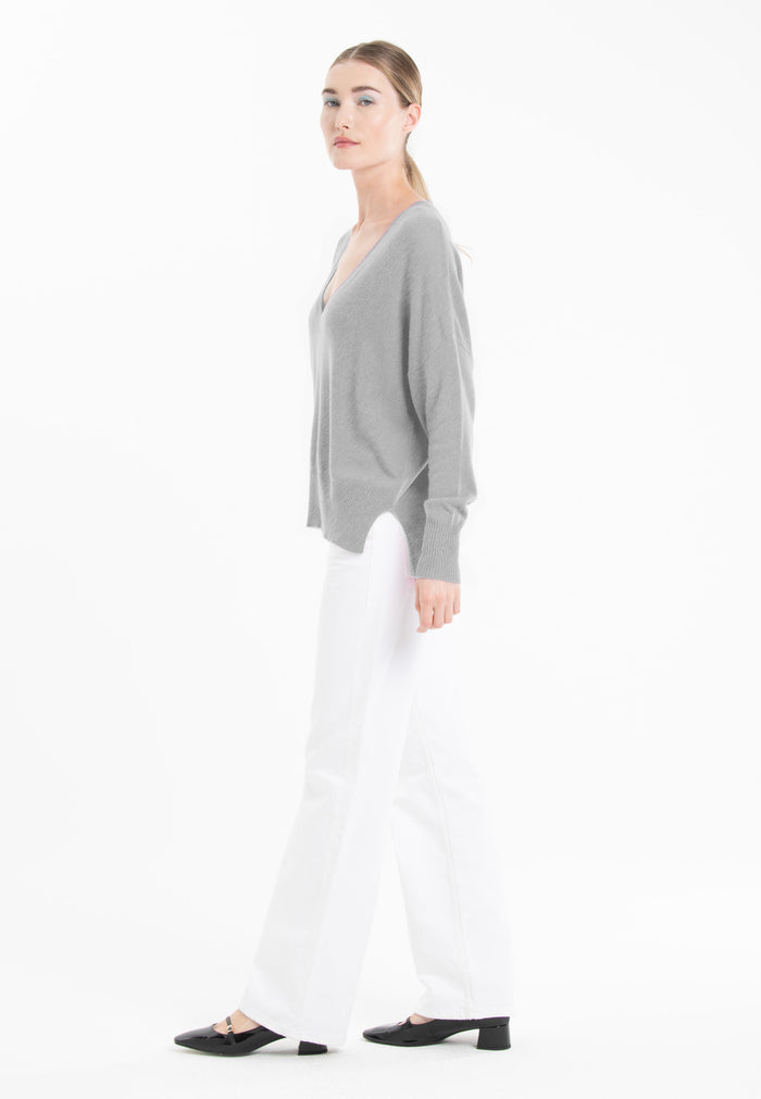 Pull col V femme en cachemire gris clair - RIA 3