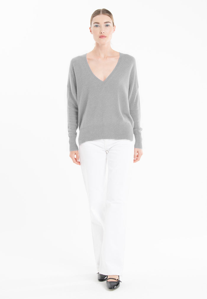 Pull col V femme en cachemire gris clair - RIA 3