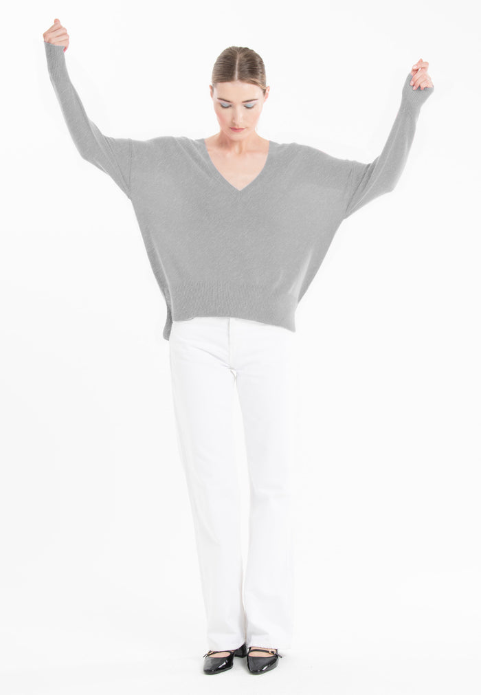 Pull col V femme en cachemire gris clair - RIA 3