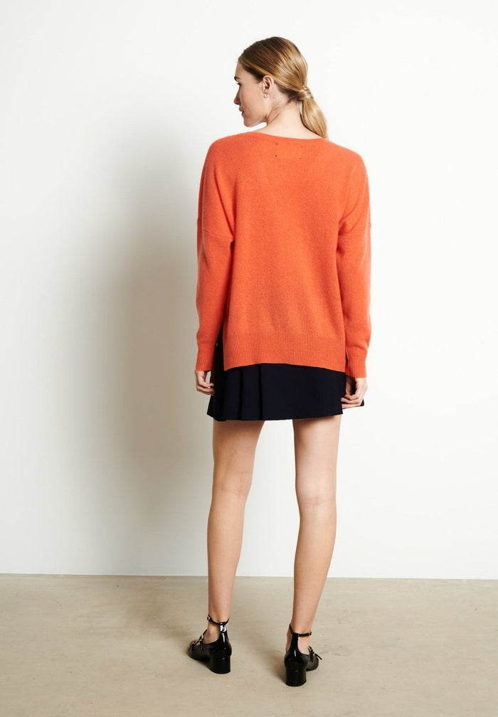 RIA 3 Pull col V profond oversize en cachemire mandarine