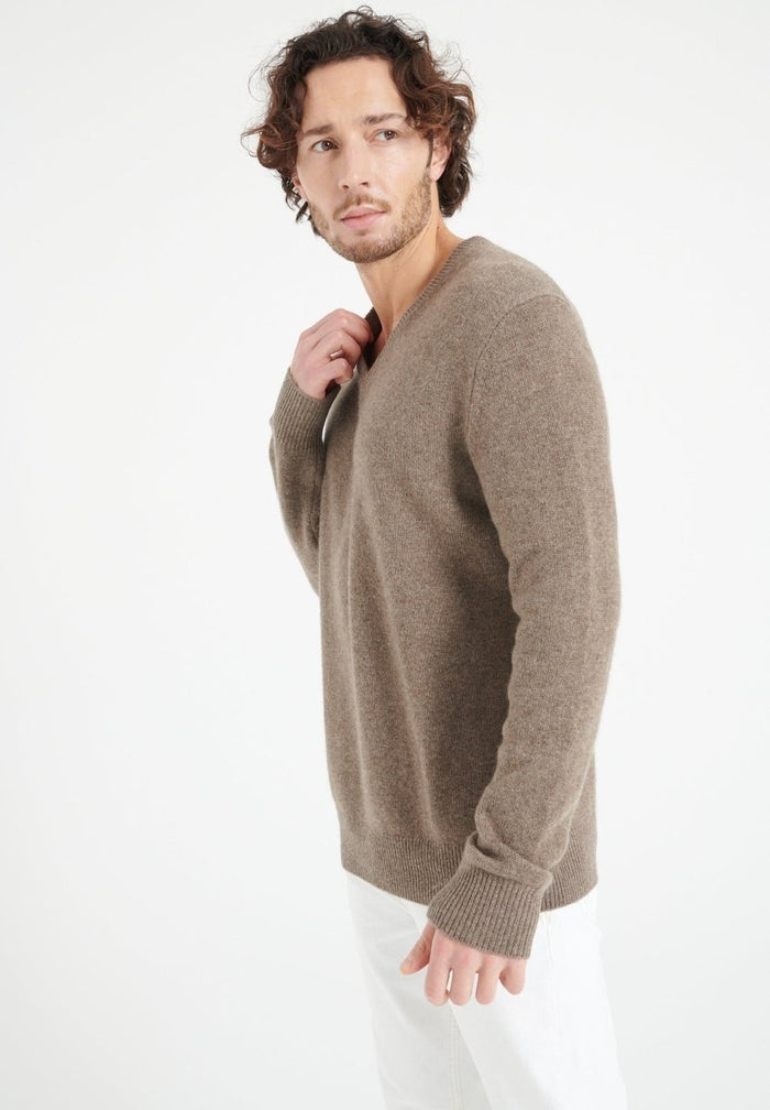 LUKE 13 Pull col V en cachemire 4 fils taupe