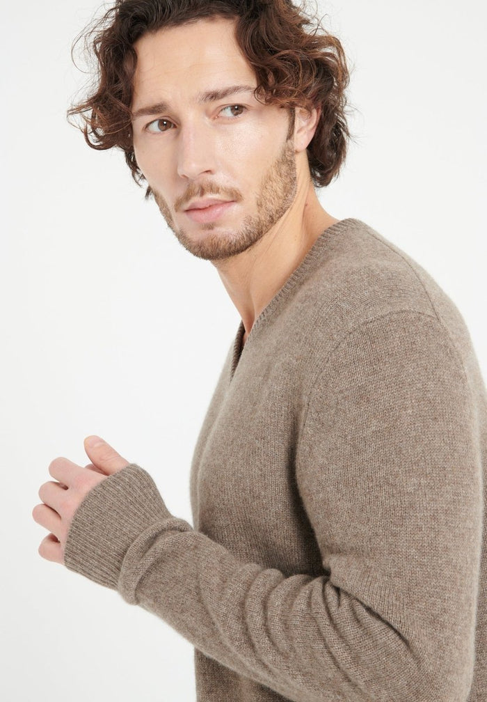 LUKE 13 Pull col V en cachemire 4 fils taupe