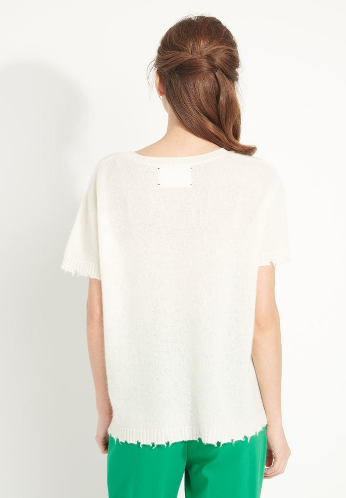 AVA 6 T shirt en cachemire déjaugé col rond manches courtes avec finitions ciselées blanc écru
