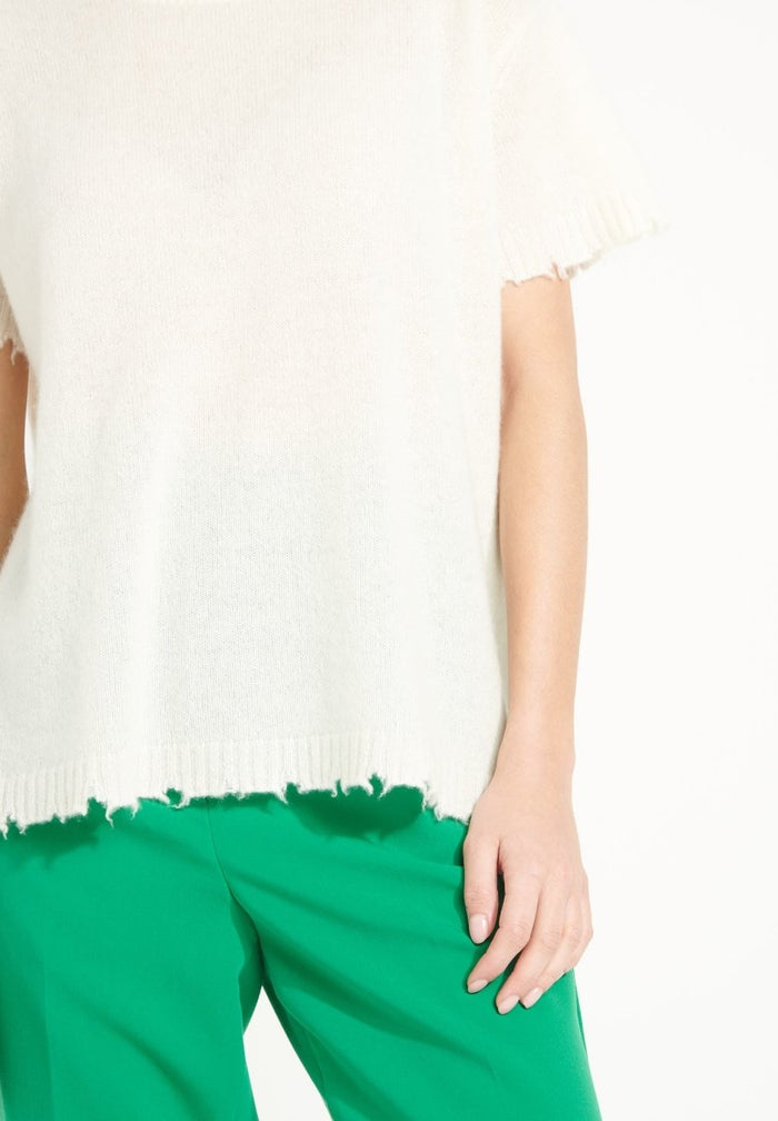 AVA 6 T shirt en cachemire déjaugé col rond manches courtes avec finitions ciselées blanc écru
