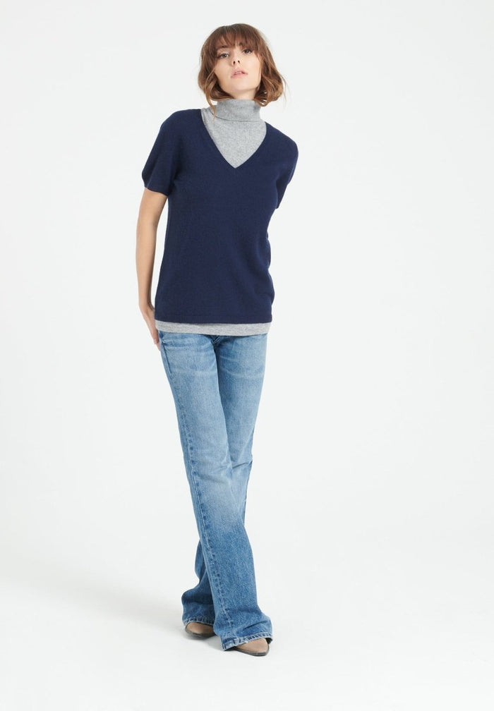 LILLY 14 T-shirt col V en cachemire manches courtes bleu marine