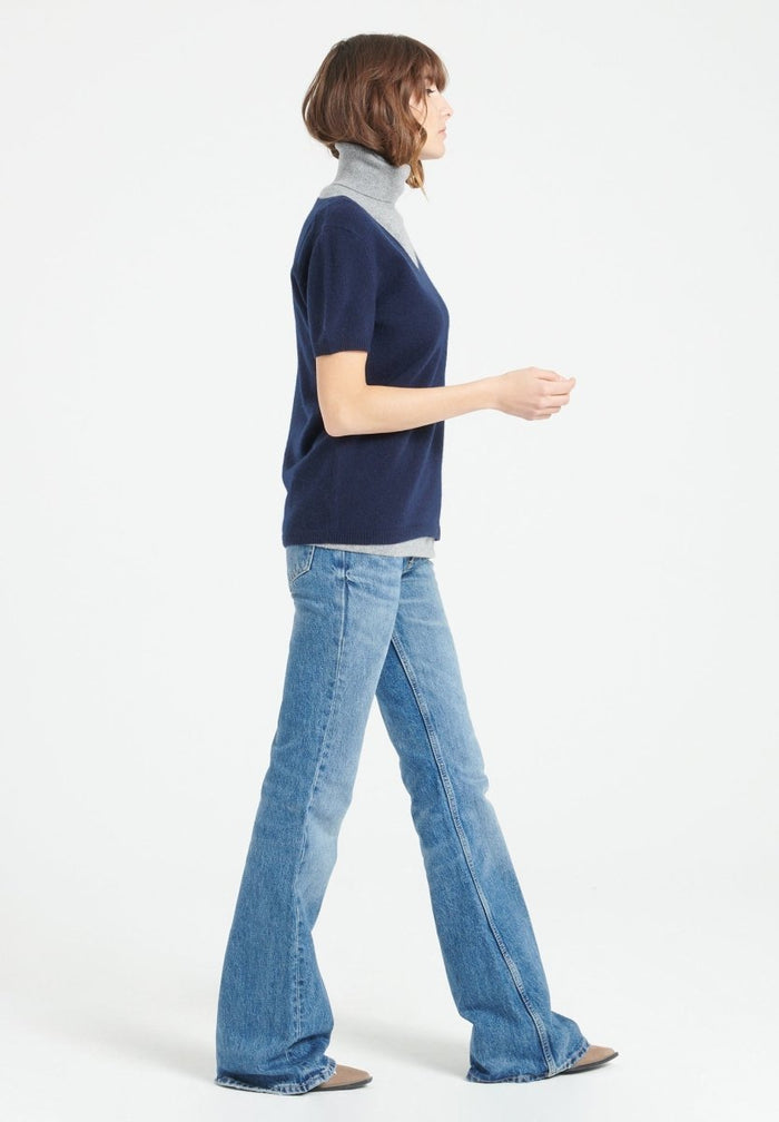 LILLY 14 T-shirt col V en cachemire manches courtes bleu marine