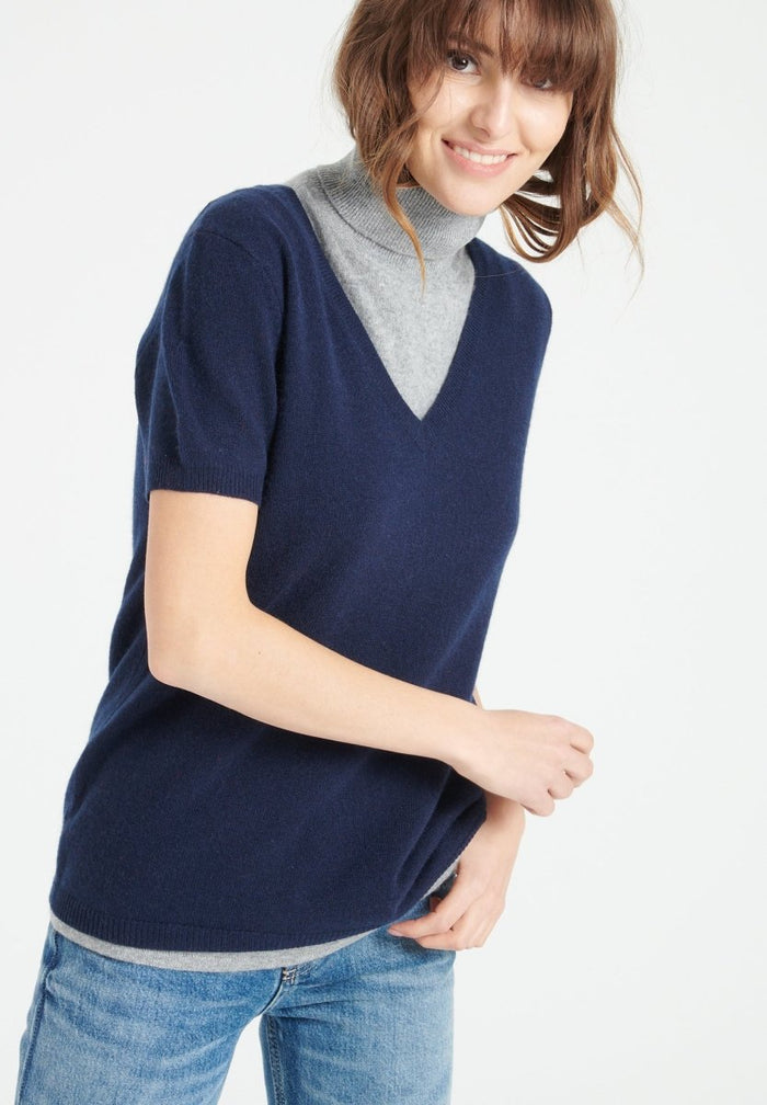 LILLY 14 T-shirt col V en cachemire manches courtes bleu marine