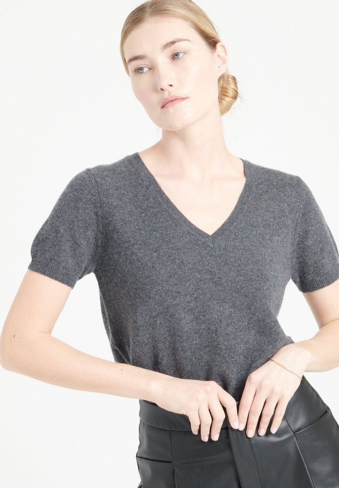 LILLY 14 T-shirt col V en cachemire manches courtes gris anthracite