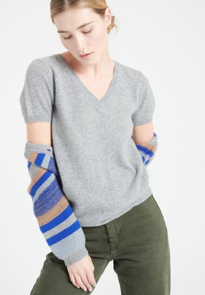 LILLY 14 T-shirt col V en cachemire manches courtes gris clair