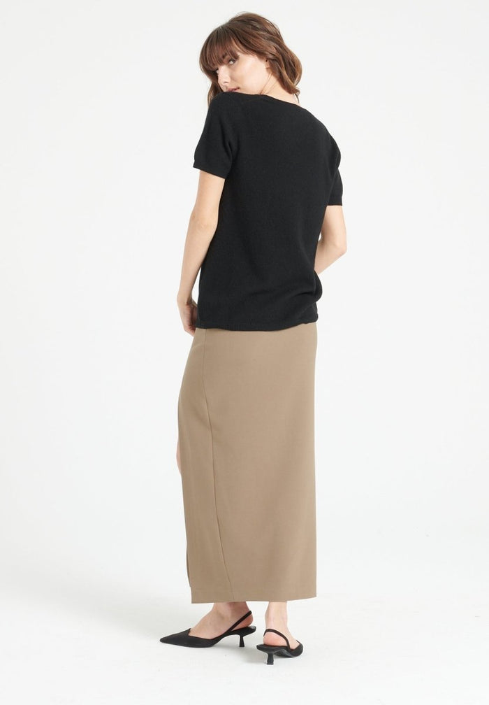 LILLY 14 T-shirt col V en cachemire manches courtes noir