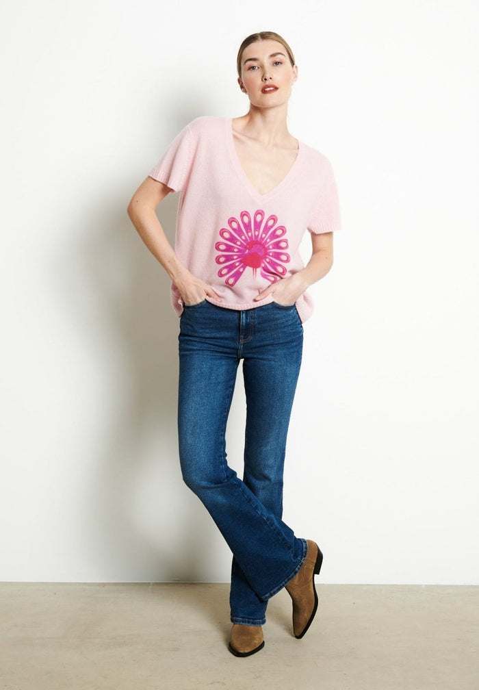 RIA 5 T-shirt col V en cachemire imprimé paon rose baby