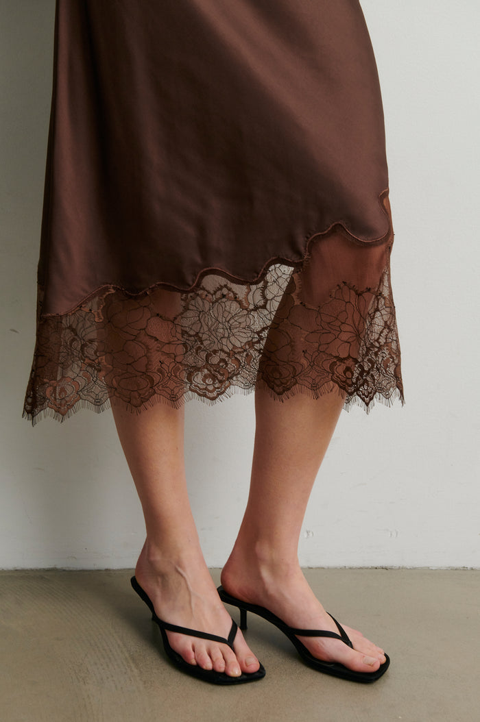 Wila Lace Midi Skirt